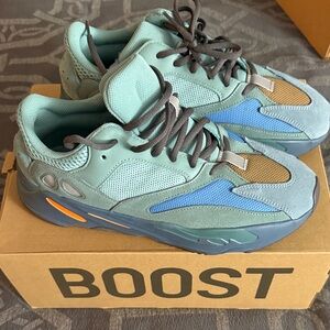 adidas Yeezy Boost 700 Brown Cardboard Box
